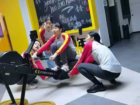 小孩們?cè)谕嫠Ｃ枋鲆炎詣?dòng)生成